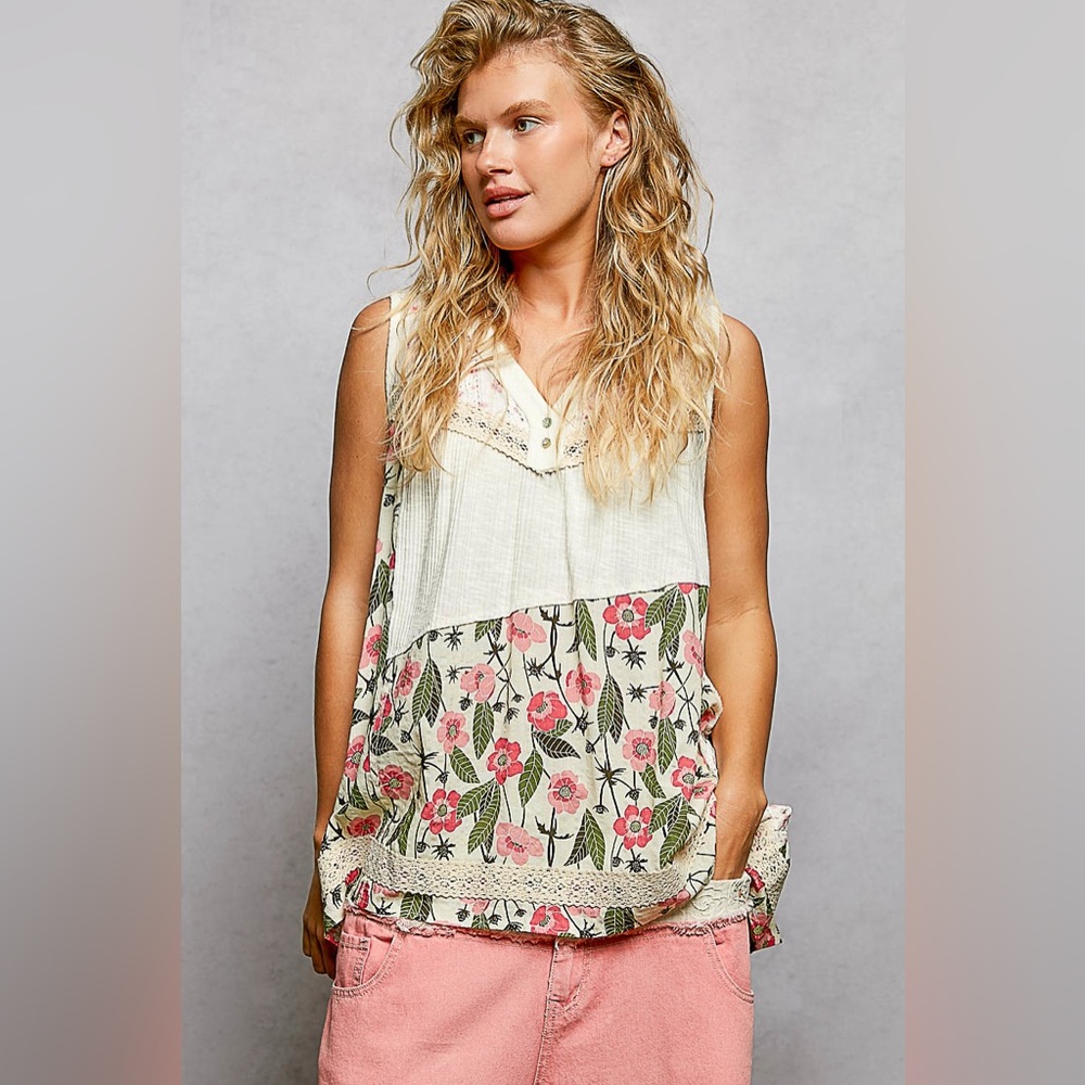 POL Lace Detail Floral V-Neck Tank🆕 - Picture 4 of 6